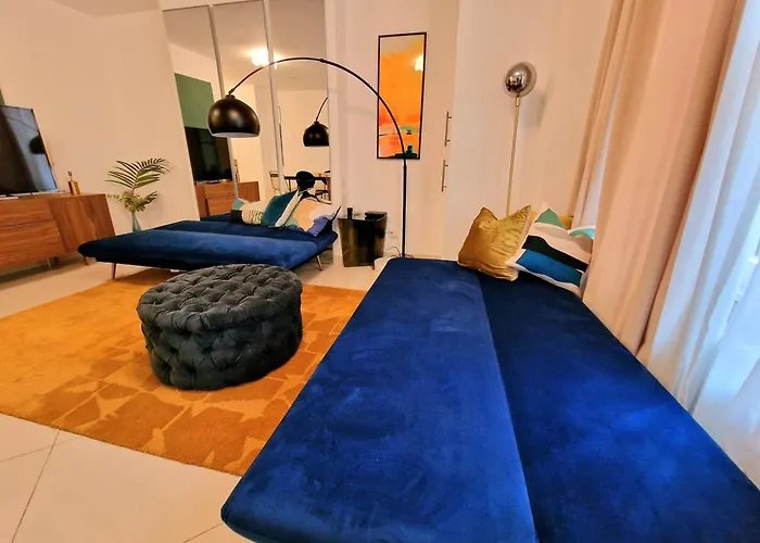 Modern Hyde Park Home With Private Entrance & Private Back Patio Near Bayswater & Paddington Stations