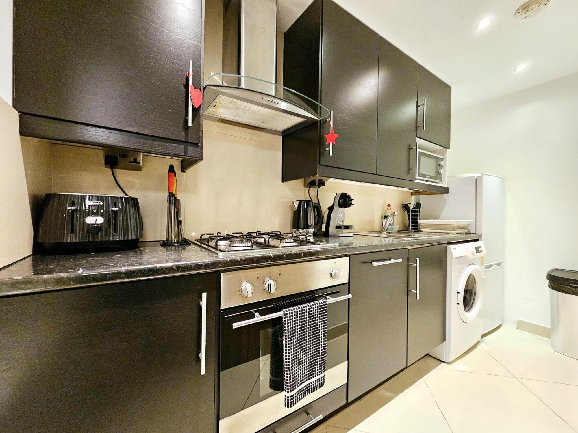 Apartamento Modern Hyde Park With Private Entrance & Private Back Patio Near Bayswater & Paddington Stations *
