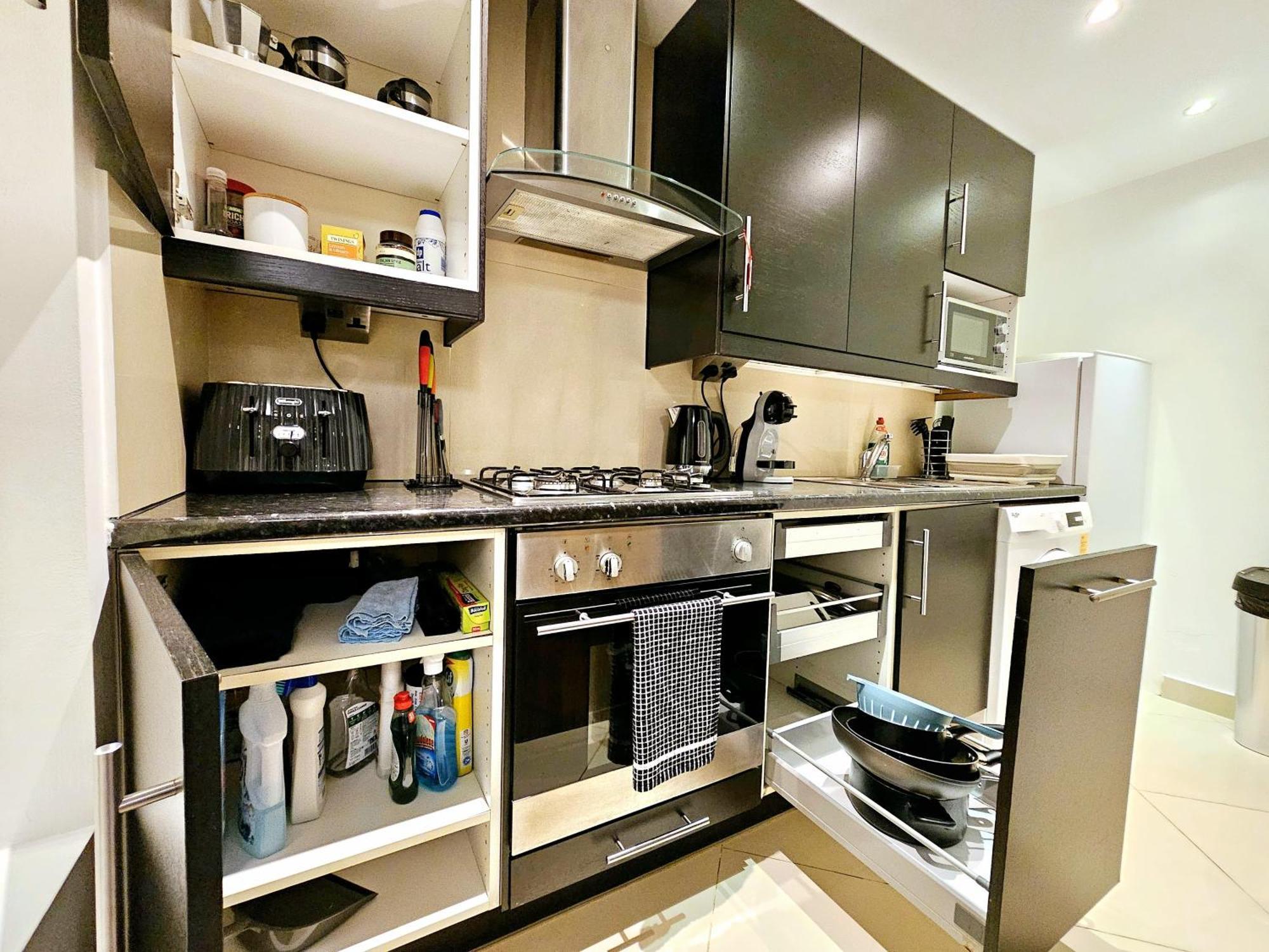 Modern Hyde Park With Private Entrance & Private Back Patio Near Bayswater & Paddington Stations Apartamento Londres